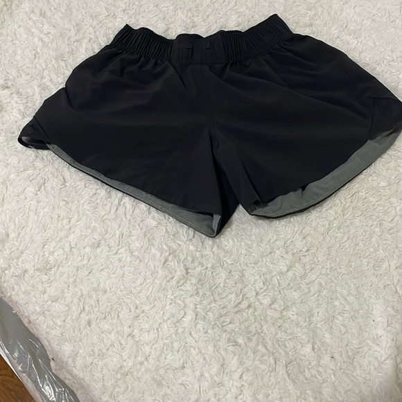 Lululemon Women's Gray and Black Reversible Athletic Shorts - Picture 14 of 14